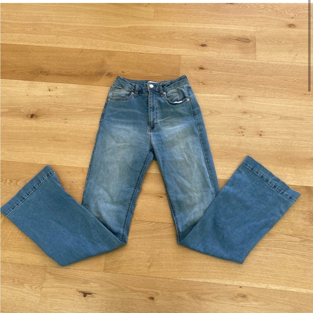 Forever 21 Bootcut High Waist Faded Jeans 26